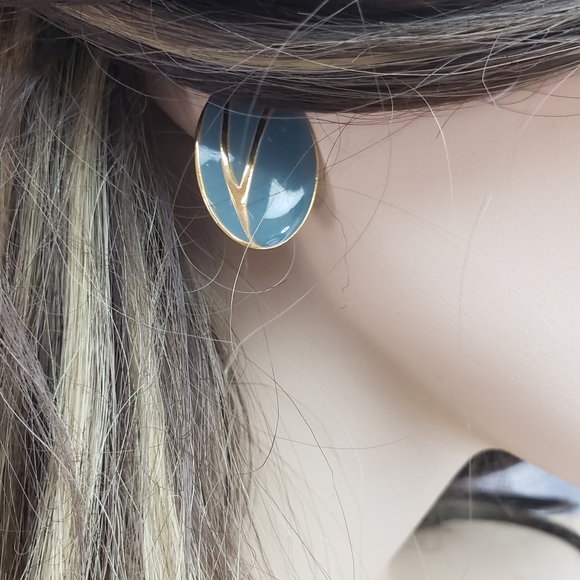 Vintage Green and Gold Cloisonnè Oval Shaped Earrings - Pierced - Picture 10 of 10